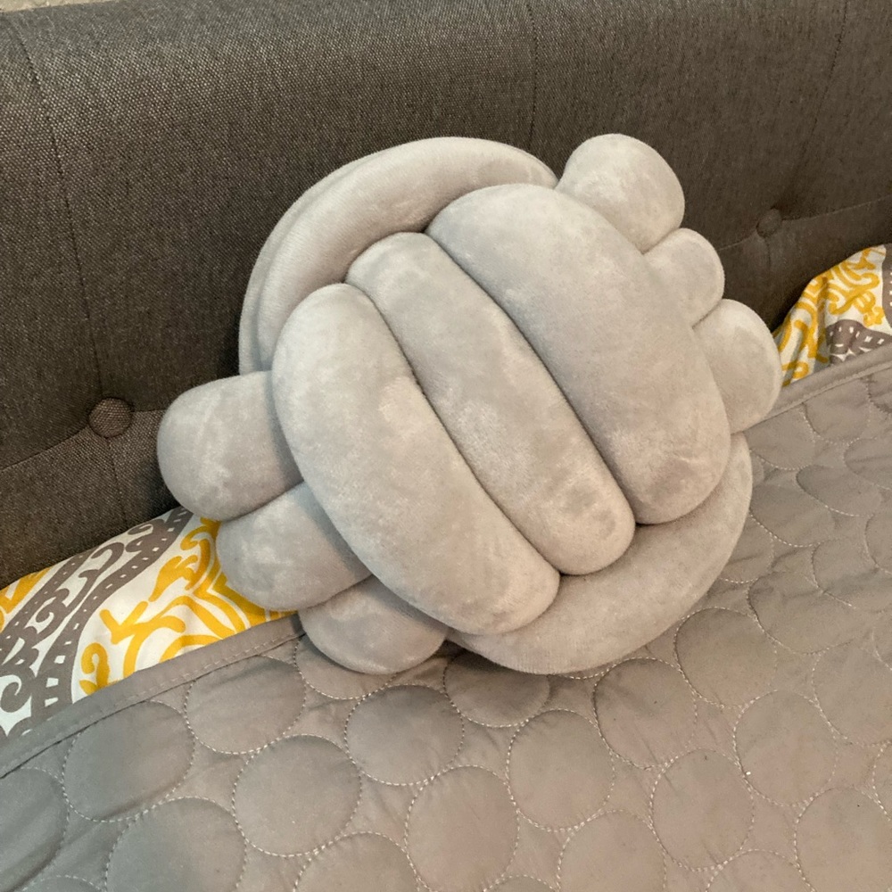 11 inch knot accent pillow like new